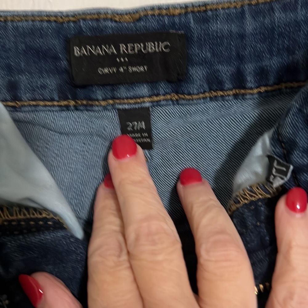 Banana Republic size 4, curvy 4” shorts. EUC